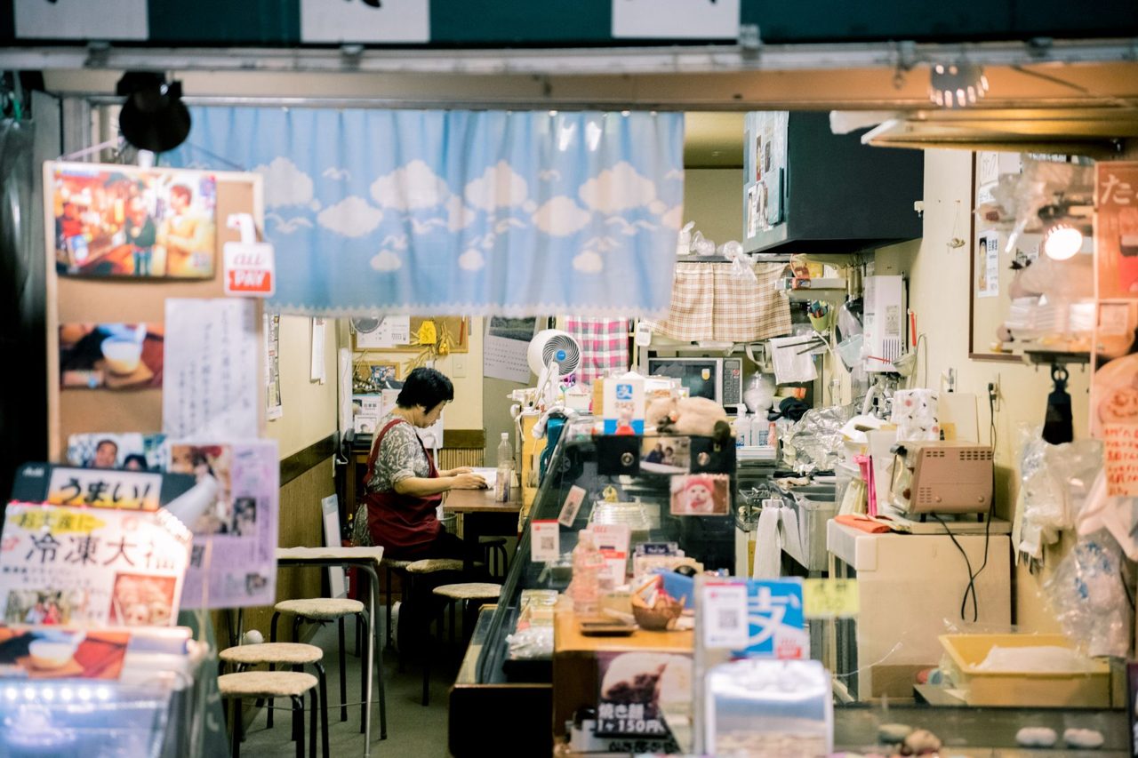 飲食店の生成AI活用｜口コミ返信・メニュー・シフトの使い方と費用・始め方